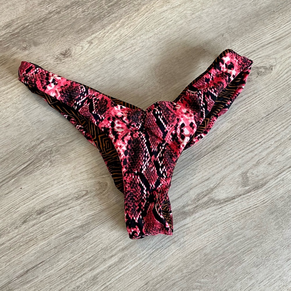 Women’s Reversible Volcom Bikini Bottoms